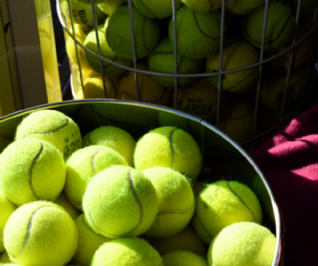 Tennisballen binnen
